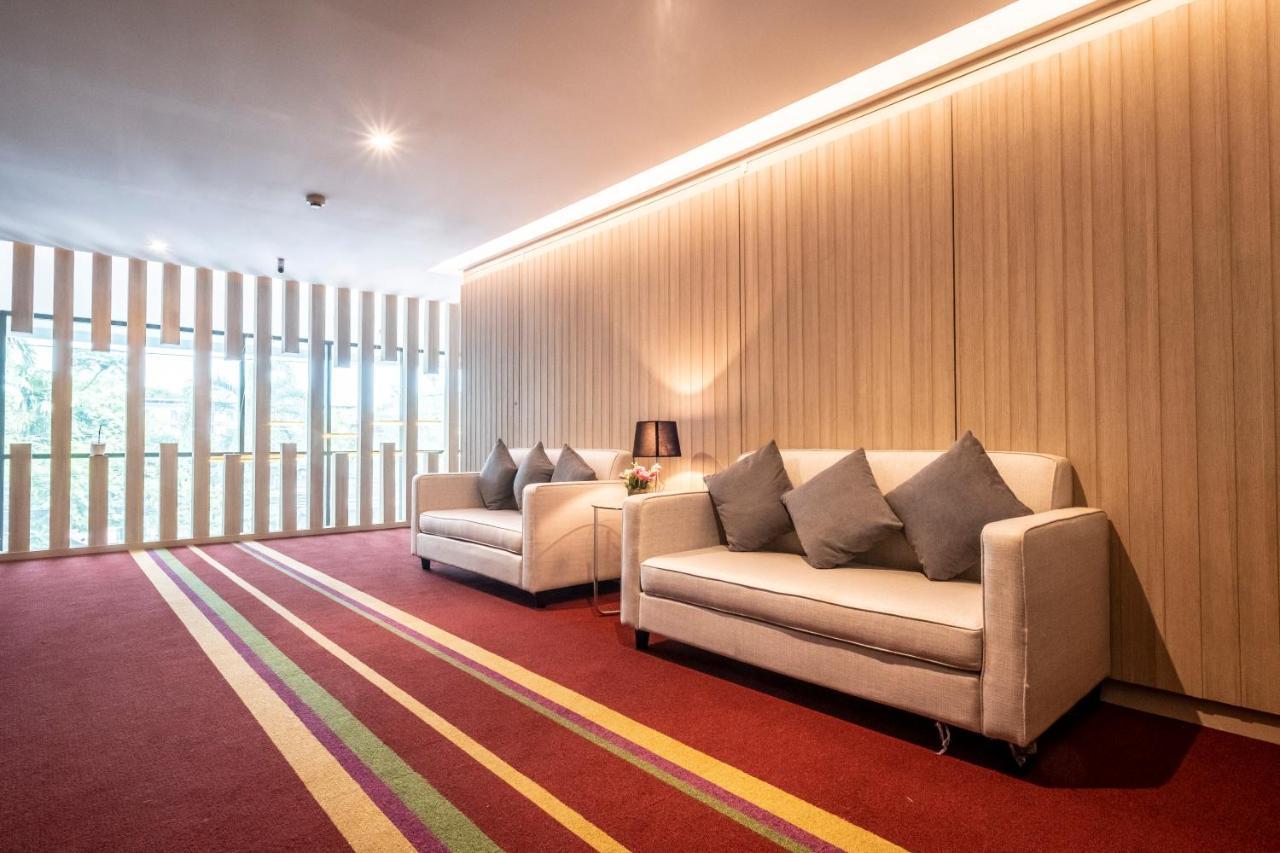 The Airport Courtyard Suvarnabhumi Airport Bangkok Exterior photo Interior of the hotel