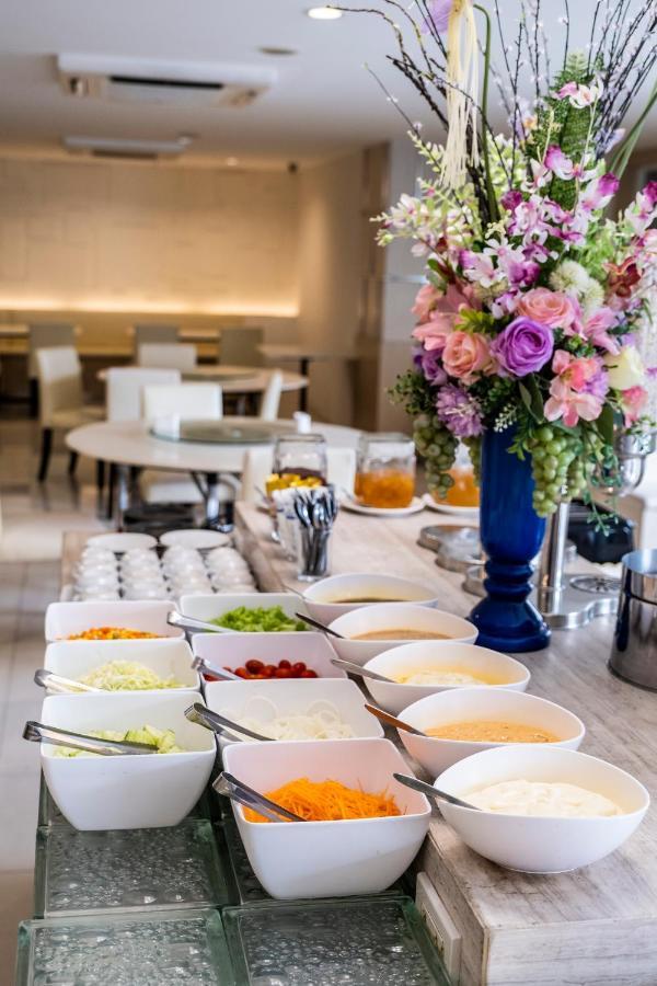 The Airport Courtyard Suvarnabhumi Airport Bangkok Exterior photo A buffet at a hotel