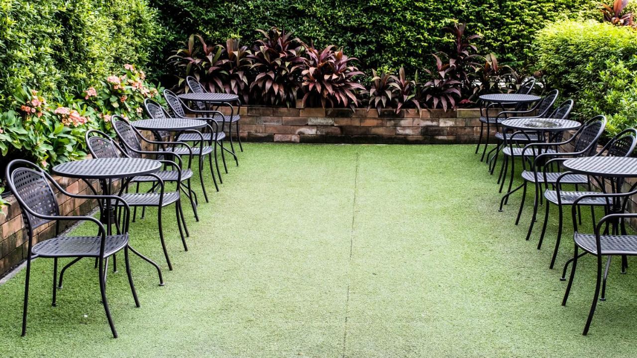 The Airport Courtyard Suvarnabhumi Airport Bangkok Exterior photo The garden at the rear of the house