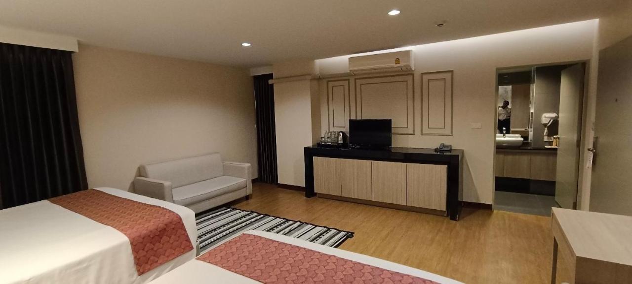 The Airport Courtyard Suvarnabhumi Airport Bangkok Exterior photo A room at the hotel